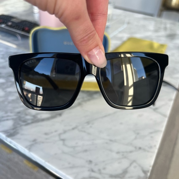 NWOT GUCCI SUNGLASSES - Picture 4 of 9